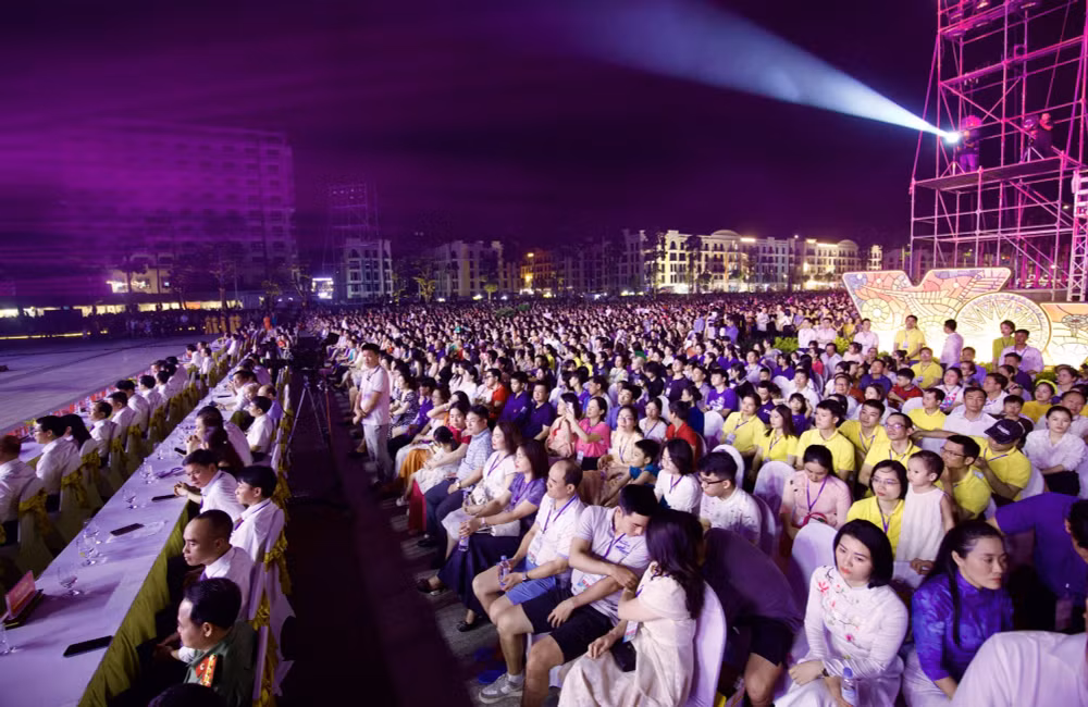 du khach man nhan voi man phao hoa khai mac le hoi du lich bien sam son nam 2024 hinh 3
