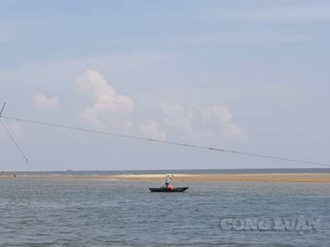 Vùng biển Cửa Đại - nơi xuất hiện đàn cá heo vào ngày 4/10.