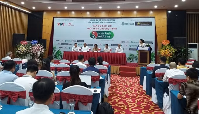 Gặp mặt báo chí giới thiệu chương trình “Vì sức khỏe người Việt” năm thứ 3 diễn ra chiều 10/7 tại Hà Nội. Ảnh: ĐT