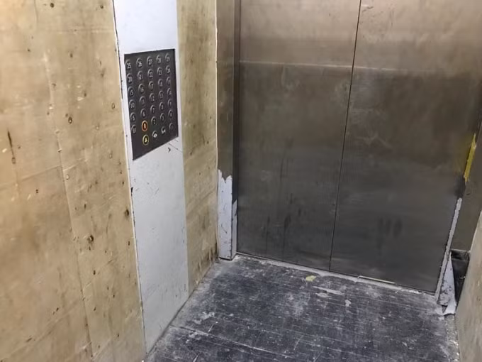 Các hạng mục công trình vẫn còn dang dở, tuy nhiên chủ đầu tư đã “lùa” người dân vào ở.