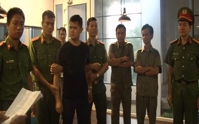 Lê Quang Huy Phương đã bị khởi tố, bắt tạm giam về hành vi hiếp dâm và cố ý gây thương tích.