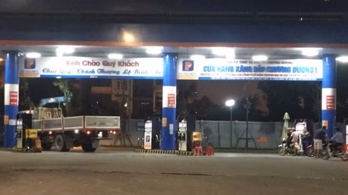 Giá xăng E5 RON92 tăng 666 đồng/lít. Ảnh: Minh Đạt
