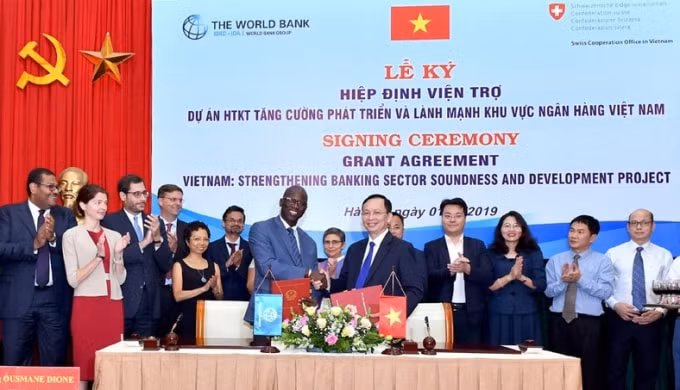 Lễ ký kết hiệp định viện trợ Dự án “Việt Nam: Tăng cường Sự lành mạnh và Phát triển của ngành Ngân hàng”. Ảnh:sbv.gov.vn