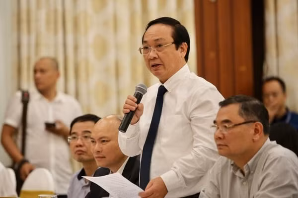Ông Nguyễn Thế Hùng, Phó Chủ tịch UBND TP Hà Nội trả lời phóng viên