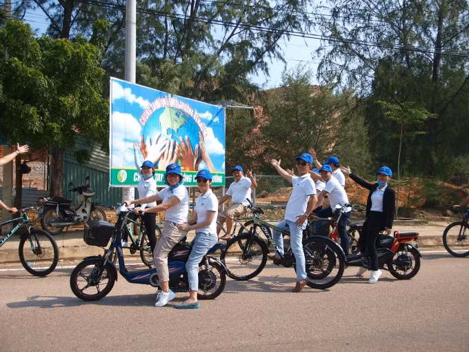 CBCNV FLC Quy Nhơn dùng xe đạp kêu gọi cộng đồng cùng bảo vệ môi trường