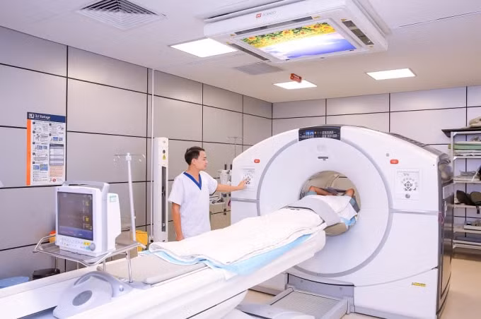 Chụp PET/CT giúp phân biệt tổn thương lành tính với tổn thương ác tính, là cơ sở quan trọng để điều trị các bệnh ung thư