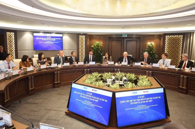 Đoàn đại diện Đại học RMIT.