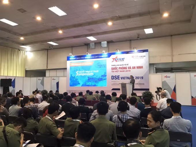 Thuyết trình kỹ thuật Symposium. Ảnh: Thuỷ Tiên