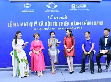 Ban lãnh đạo Quỹ thông tin, trao đổi về định hướng hoạt động trong thời gian tới.