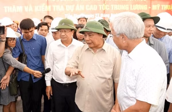 Thủ tướng thị sát cao tốc Trung Lương - Mỹ Thuận, ngày 27/9/2019. Ảnh: vietnamfinance.vn