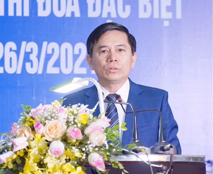 Phó Chủ tịch UBND tỉnh Trần Xuân Dưỡng phát biểu tại ngày hội.