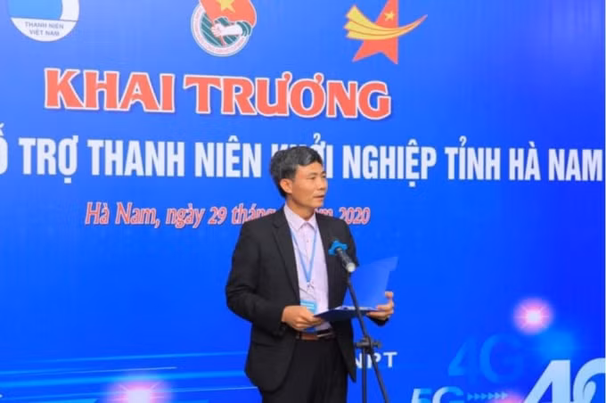 Ông Nguyễn Anh Tiến - Chủ tịch Hội Doanh nghiệp trẻ tỉnh phát biểu tại ngày hội.