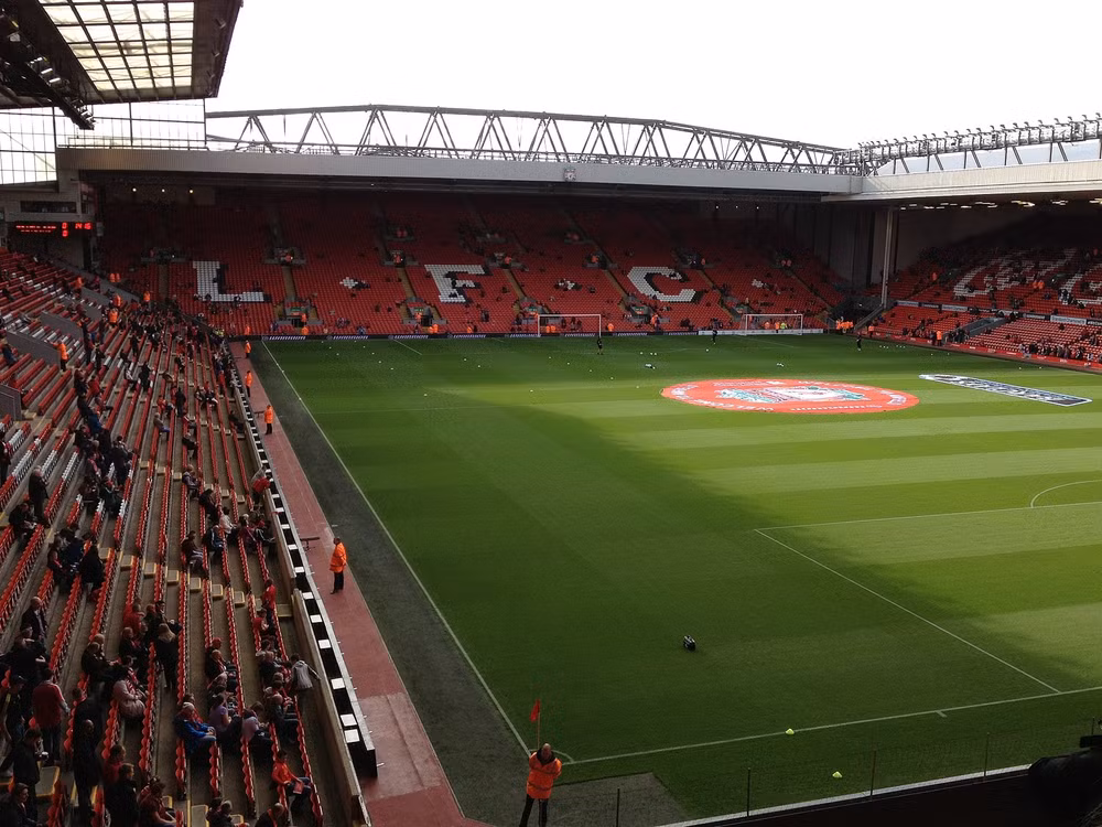 Thầy trò HLV Klopp sẽ không có sự ủng hộ của các CĐV tại Anfield trong trận Liverpool vs MU sắp tới. Ảnh: internet