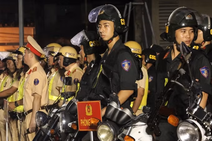Công an TP Hồ Chí Minh ra quân trấn áp tội phạm.
