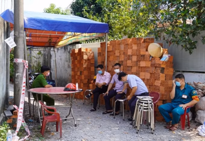 Cơ quan chức năng phong tỏa khu trọ của bệnh nhân 1453 tại quận 9.