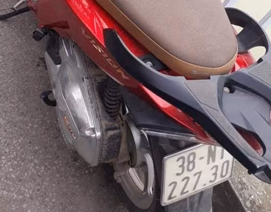 Chiếc xe máy của chị Ng. để trên cầu Bến Thủy