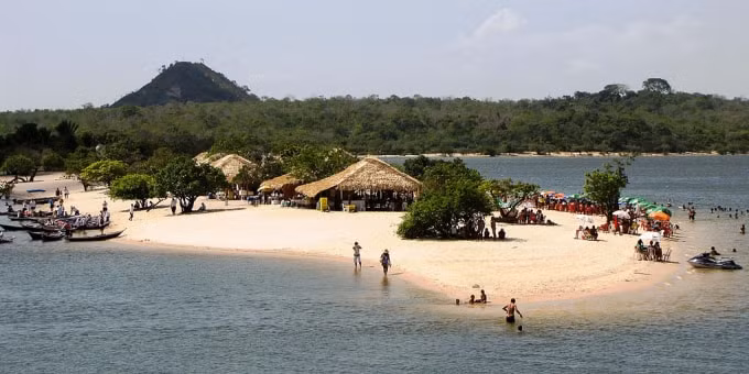 Bãi tắm này có vẻ ngoài giống như một thiên đường nhiệt đới. Ảnh: ShermansTravel