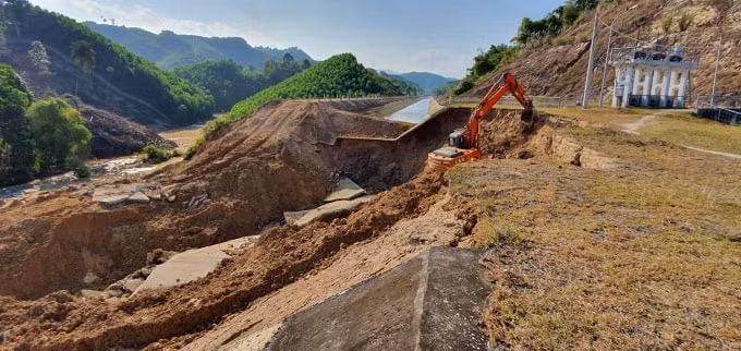 Nguyên nhân ban đầu dẫn đến sự cố là do đoạn kênh nằm trên nền địa chất có cấu trúc phức tạp. Ảnh: TĐ