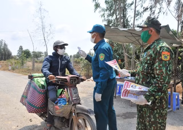 Lãnh đạo tỉnh Đồng Tháp chỉ đạo Bộ Chỉ huy Bộ đội Biên phòng cần trập trung siết chặt công tác quản lý đường biên giới.