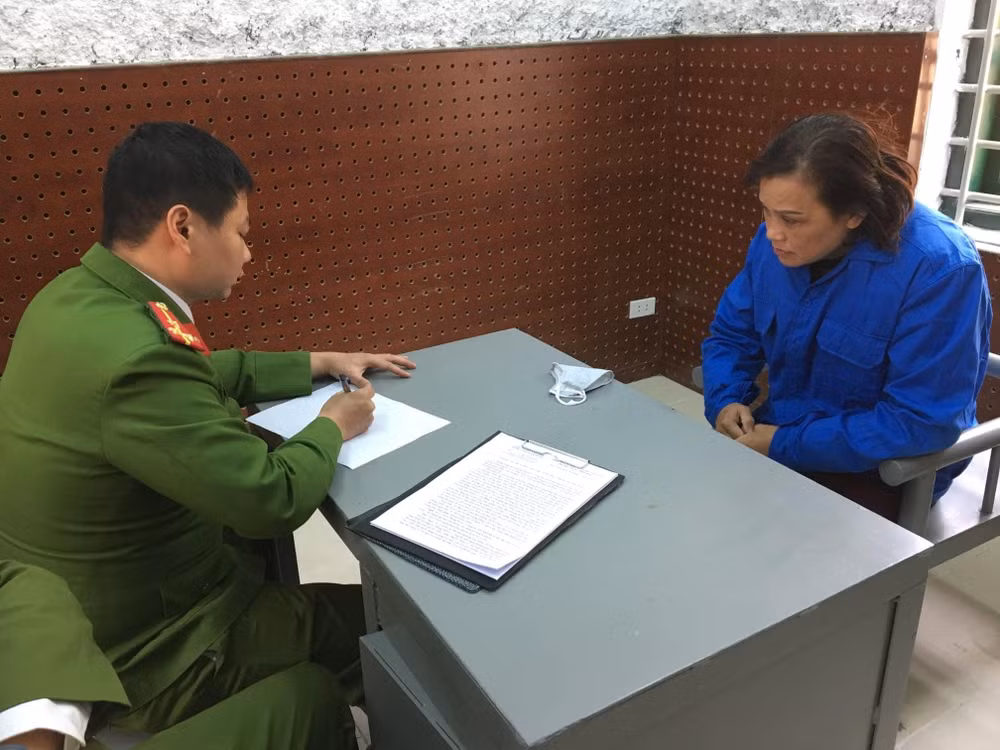 Đặng Thị Thu Hà khai nhận hành vi làm hàng giả. Ảnh: thuongtruong.com.vn
