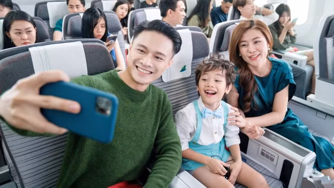 Bố mẹ và các bé sẽ được trải nghiệm bay cùng Hãng hàng không 5 sao Bamboo Airways.