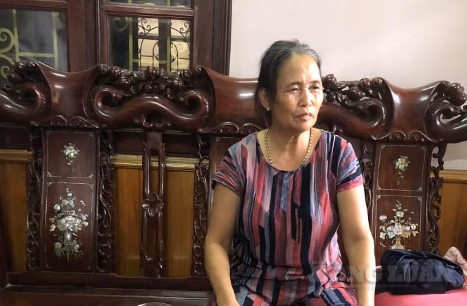 Bà Nguyễn Thị Tiến khẳng định “Tôi chỉ là người đi ký nhận hộ, nên không biết số tiền được nhận thực tế là bao nhiêu”.