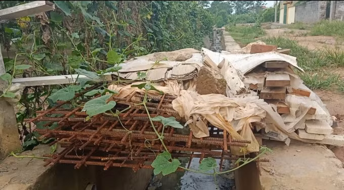 Nhiều hạng mục bị người dân phản ánh thi công kém chất lượng.