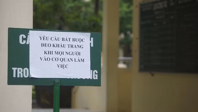 Bắt buộc các sinh viên thi tốt nghiệp THPT phải đeo khẩu trang. Ảnh: internet.