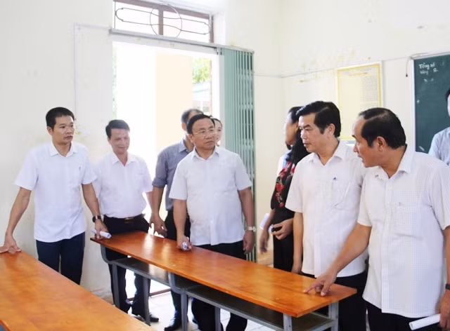 Lãnh đạo tỉnh đến kiểm tra về cơ sở vật chất, công tác chuẩn bị tại các điểm thi ở Hà Tĩnh. Ảnh: internet.