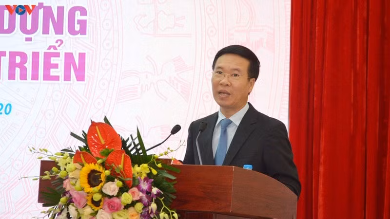 Ủy viên Bộ Chính trị, Bí thư Trung ương Đảng, Trưởng Ban Tuyên giáo Trung ương Võ Văn Thưởng phát biểu tại hội thảo.