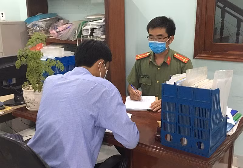 Ông V. bị công an mời lên làm việc vì chia sẻ thông tin giả. Ảnh: K.H