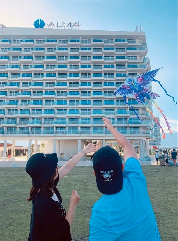 Hoạt động thả diều tại Khu nghỉ dưỡng Alma – Cre: Nguyễn Tùng