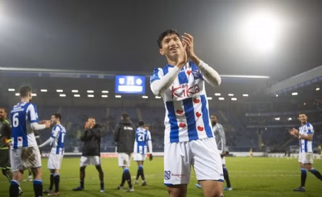 Cầu thủ Văn Hậu chia tay Hà Lan trở về khoác áo Hà Nội FC. Ảnh: internet.