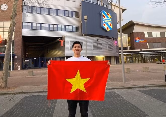 Văn Hậu chia tay Hà Lan, tạm gác giấc mơ chơi bóng ở châu Âu. Ảnh: internet.