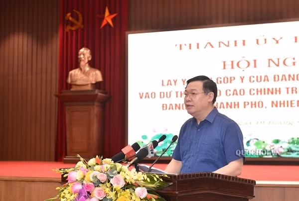Bí thư Thành ủy Hà Nội Vương Đình Huệ phát biểu khai mạc hội nghị. Ảnh: quochoi.vn