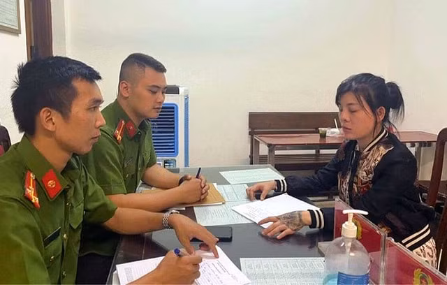 Đối tượng Huỳnh Thị Lan Anh tại cơ quan Công an.