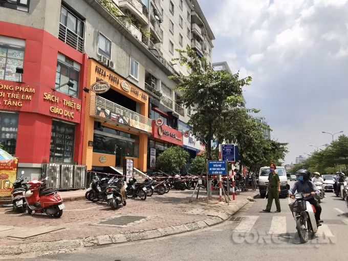 Cửa hàng pizza số 106 Trần Thái Tông, nơi làm việc của bệnh nhân 447 và bệnh nhân nghi mắc mới Covid-19 sống trên địa bàn quận Bắc Từ Liêm