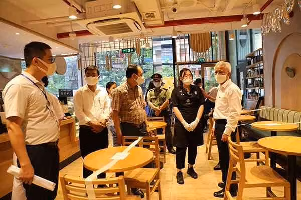 Phó chủ tịch UBND thành phố Nguyễn Đình Chuyến kiểm tra cơ sở kinh doanh tại Văn Cao, Ngô Quyền, Hải Phòng