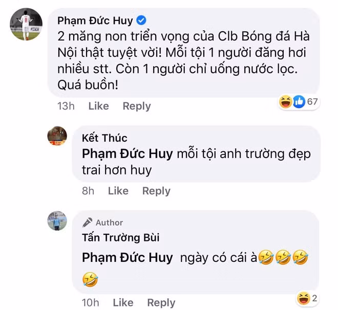 Cầu thủ Đức Huy bình luận hài hước vào tấm ảnh kỷ niệm của Tấn Trường và Tấn Tài. Ảnh: internet.