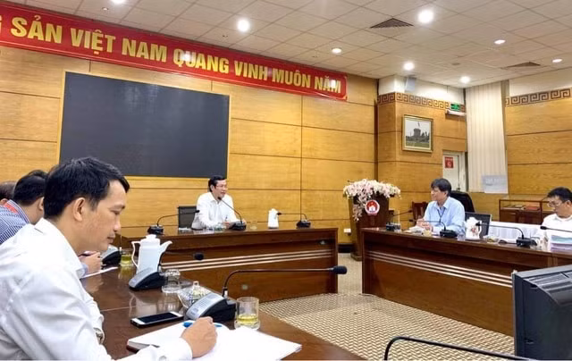 Sáng ngày 9/8, Thứ trưởng Bộ GD&ĐT Nguyễn Văn Phúc đã có buổi làm việc nhanh với Sở GD&ĐT TP.HCM.