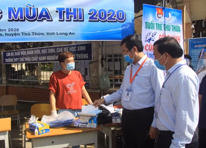 Hôm qua (8/8), Thứ trưởng Bộ Giáo dục và Đào tạo Nguyễn Văn Phúc đã dẫn đầu Đoàn kiểm tra Bộ Giáo dục và Đào tạo đến kiểm tra về Kỳ thi tốt nghiệp THPT năm 2020 tại Long An.