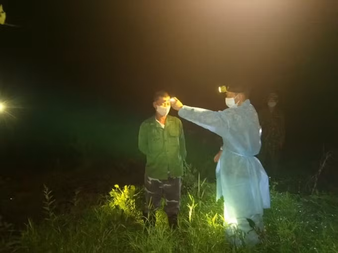 Người nhập cảnh trái phép vào Việt Nam bị bắt giữ. Ảnh: TL.