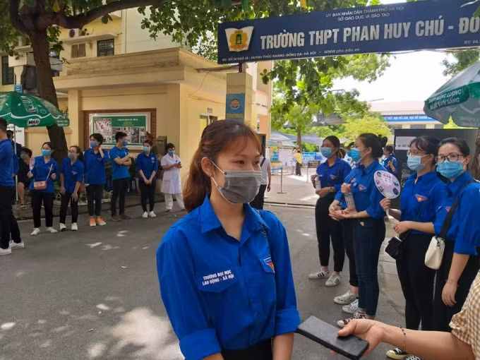 Đoàn viên Nguyễn Thị Nguyệt chia sẻ với phóng viên Báo Nhà báo và Công luận (ảnh Minh Triết).