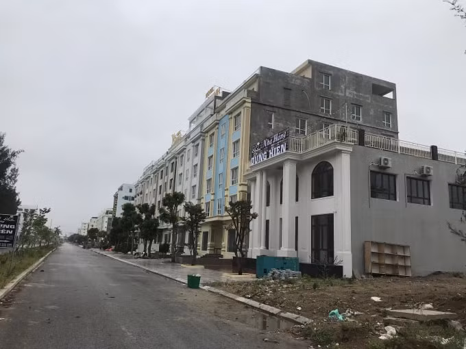 Du lịch Hải Tiến bị ảnh hưởng nặng nề bởi đại dịch Covid-19 và bão số 2. Cuối tuần này, nhiều đoàn khách đã hủy tour