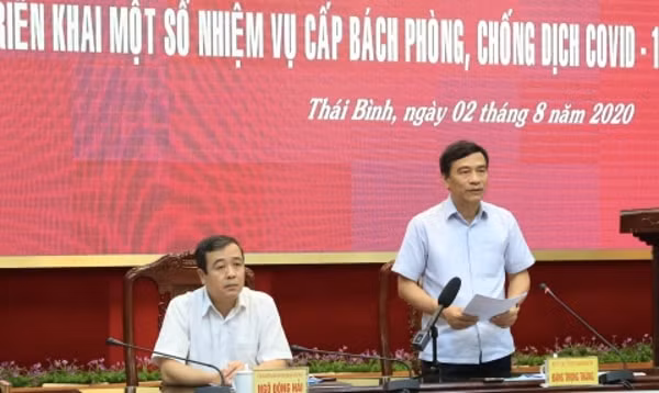 Ông Đặng Trọng Thăng, Chủ tịch UBND tỉnh Thái Bình phát biểu tại cuộc họp sáng 2/8