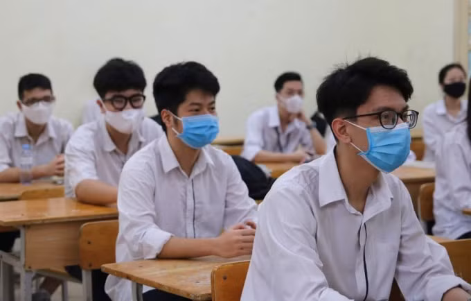 Thí sinh cần chú ý kiểm tra sức khỏe, mang theo khẩu trang khi đi thi. Ảnh: TL.