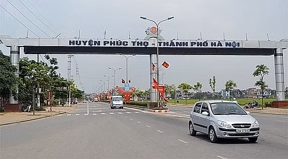 Huyện Phúc Thọ tổ chức cách ly y tế cho người liên quan ca bệnh Covid-19 mới. Ảnh: TL.