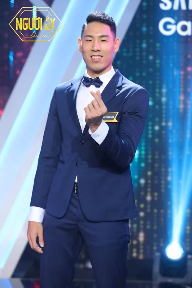 Justin Young là nam chính tập 12