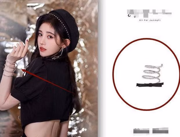 Chiếc vòng bị soi là 