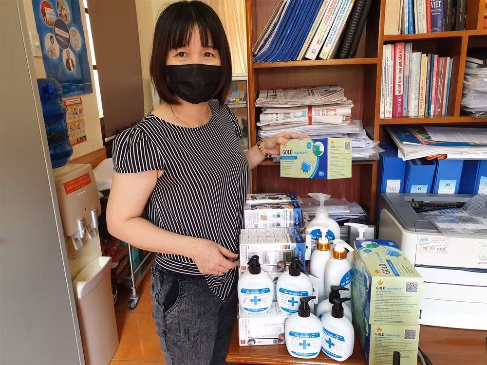 Trường THPT Kiến An chuẩn bị đầy đủ khẩu trang, nước khử khuẩn cho các phòng thi. Ảnh: internet.